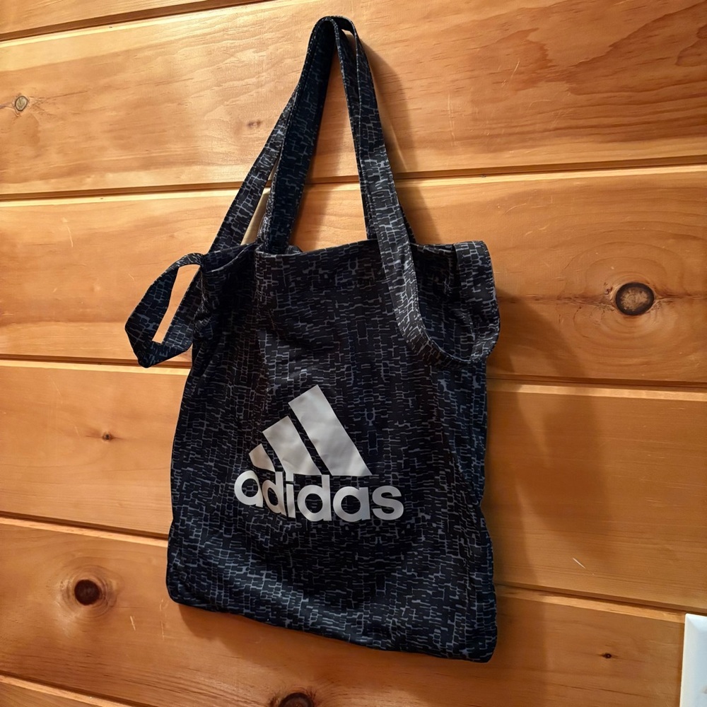 Adidas hands free golf tote. NWT
